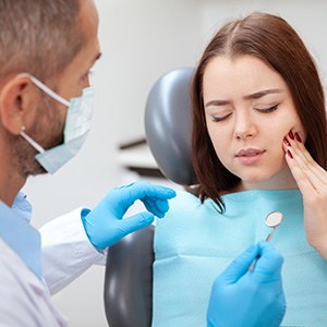 a patient with a toothache at the dentist’s office