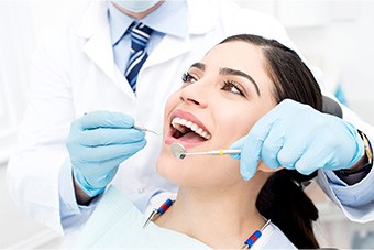 patient visiting dentist for checkup